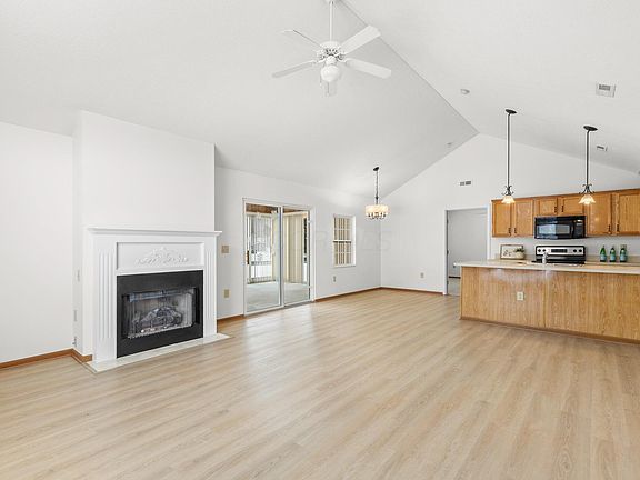 3rd image of 6802 Ridge Rock Dr #16