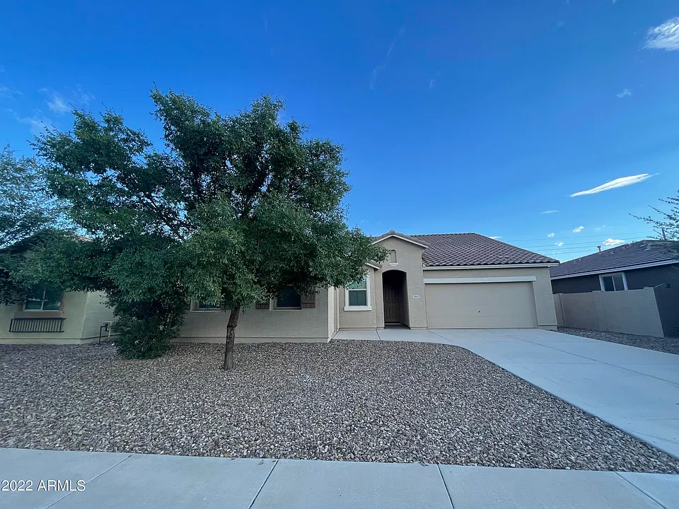 1947 E Ravenswood Dr