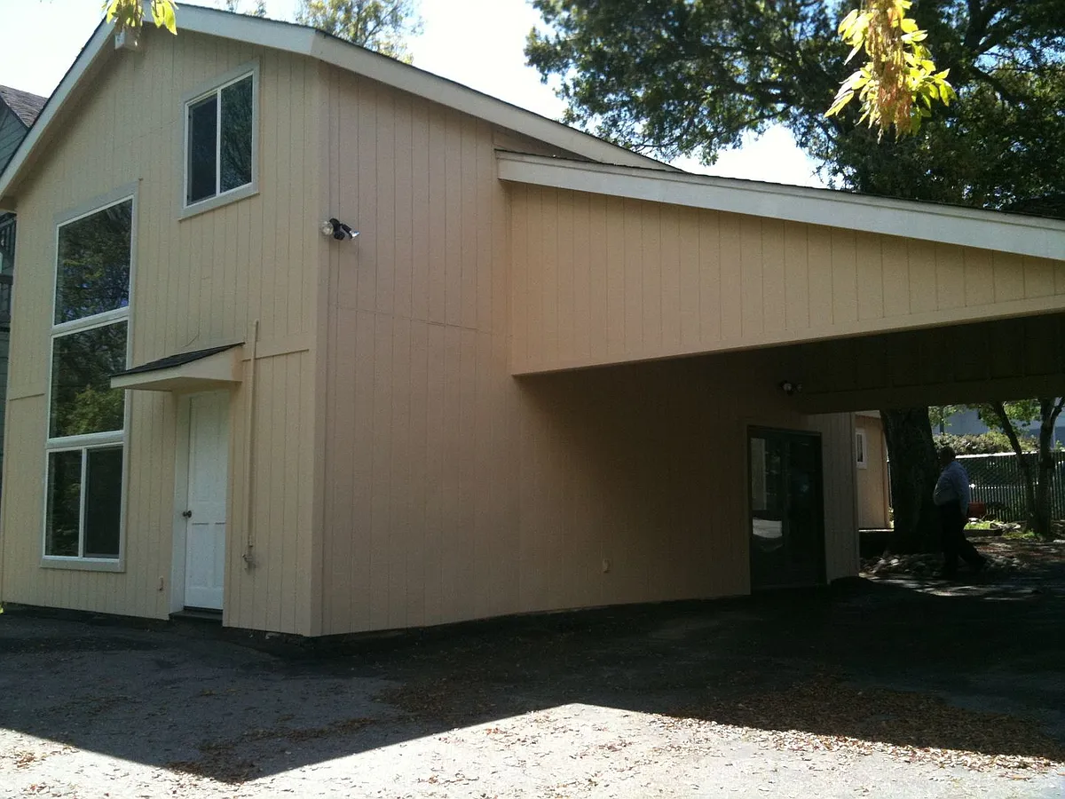 Building Photo - 1318 River St