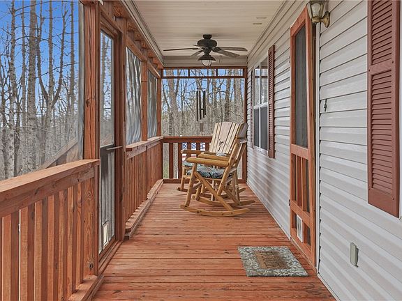 4th image of 315 Valley Dr