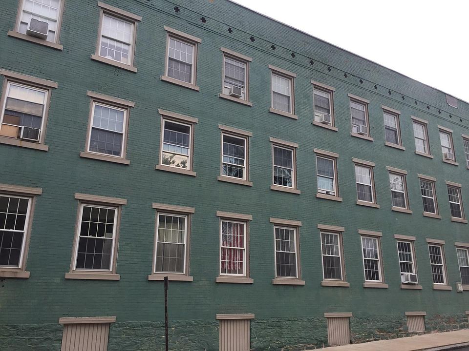 2nd image of 380 Walnut St APT 106