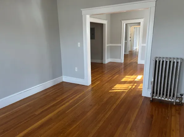 113 Sherwood St APT 3R, Roslindale, MA 02131