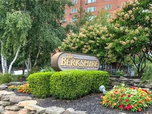 11820 Edgewater Dr APT 809, Lakewood, OH 44107