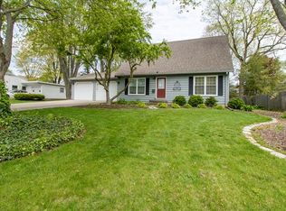 1906 Castle Ave, Bloomington, IL 61701