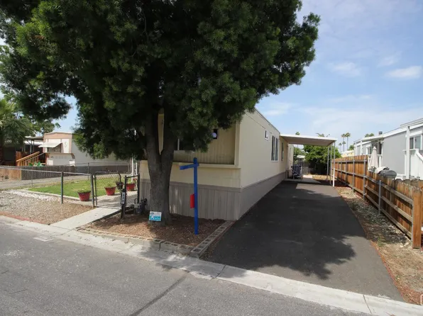 328 Hickorywood Ln, Bakersfield, CA 93308