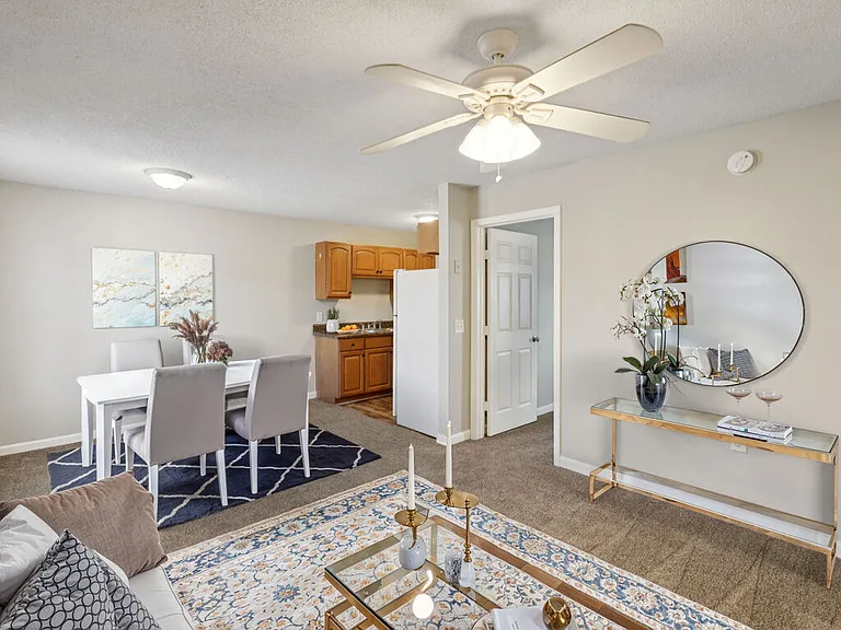 Willow Tree Apartments — Photo 17