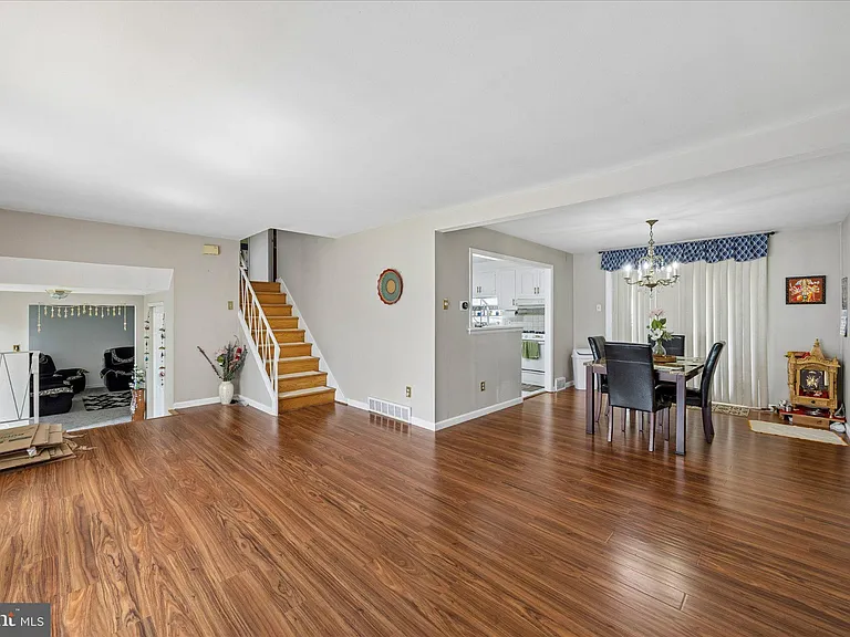 805 Selma St — Photo 1