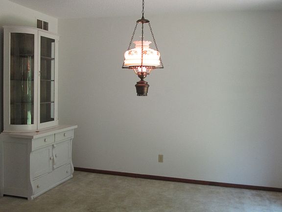 5th image of 904 W Girard Ave