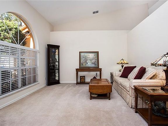 3rd image of 9614 Glenox Ln