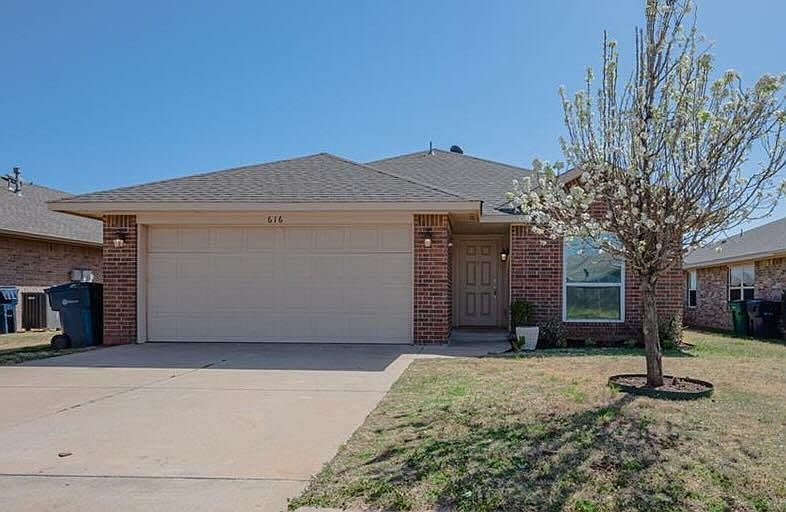 1st image of 616 Rosemoor Ct