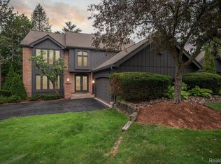 1892 Pine Ridge Ln #1, Bloomfield Hills, MI 48302