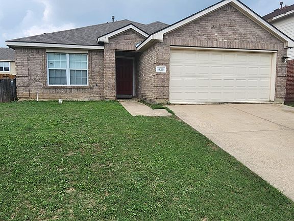3rd image of 925 Allencrest Dr