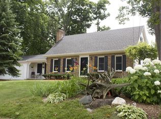 2464 Pinewood St, Jenison, MI 49428