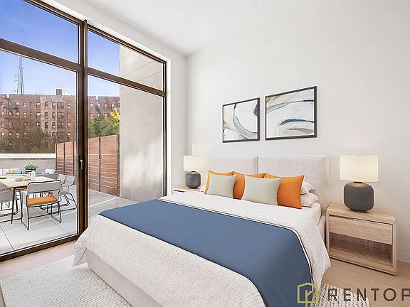 3rd image of 960 Franklin Ave #131