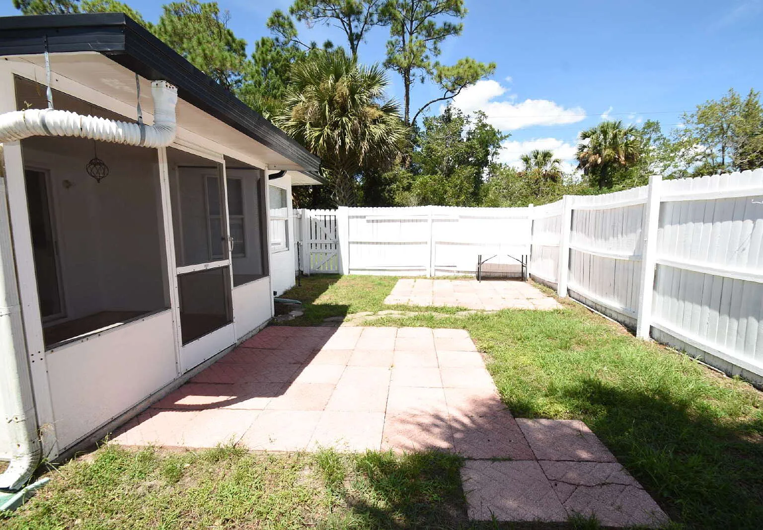 3 bed, 2.0 bath, 1357 sqft, $1,900 — Photo 2