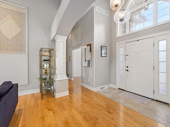 4th image of 3999 Bridgestone Dr NE
