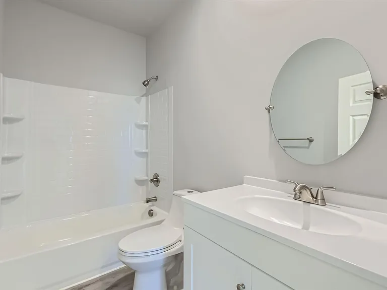 7010 N 80th Ave — Photo 5