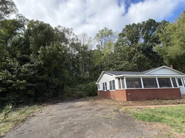 8402 Rogues Rd, Warrenton, VA 20187