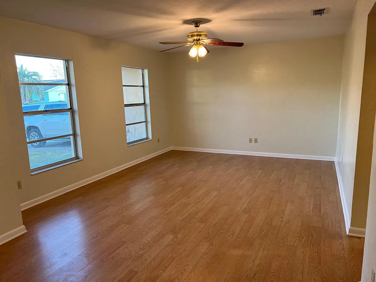 Building Photo - 1300 SW 76th Dr