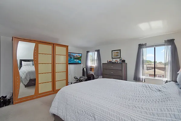 Sold by United National Realty Group | media 18