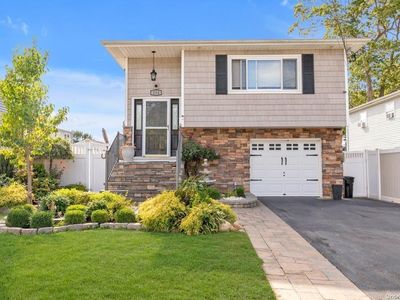 214 Colonial Road, West Babylon, NY, 11704