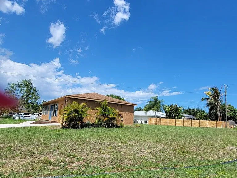311 SW Virden Ct — Photo 4