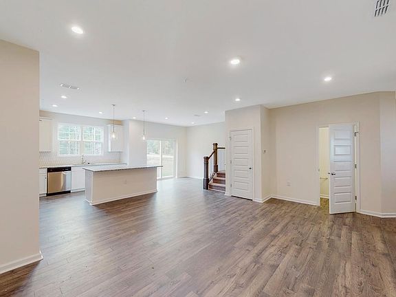 2nd image of 1117 Grenshaw Dr