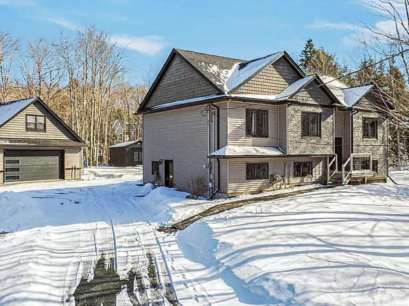 266 Kernwood Dr, Halifax, NS B4E 0G6