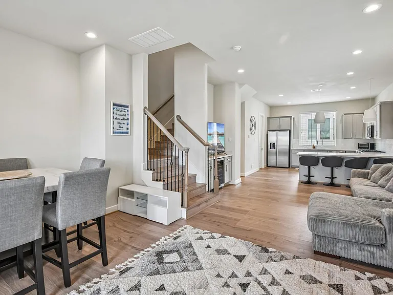 6314 Chelsea Falls Ln — Photo 13
