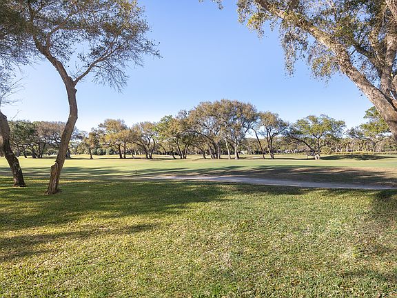 5th image of 221 Johns Island Dr