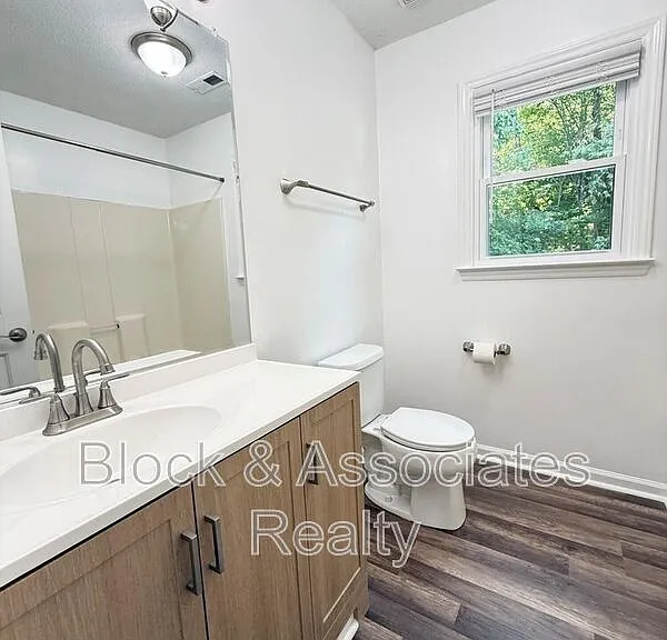 401 Holly Berry Ln — Photo 24