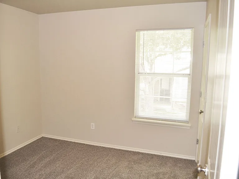 Sydney Court Townhomes — Photo 12