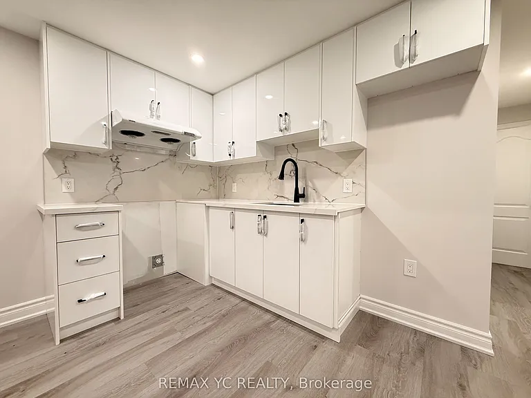 402 Handley Cres #BASEMENT — Photo 4