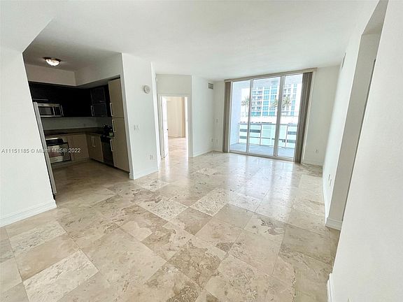4th image of 520 NE 29th St #901