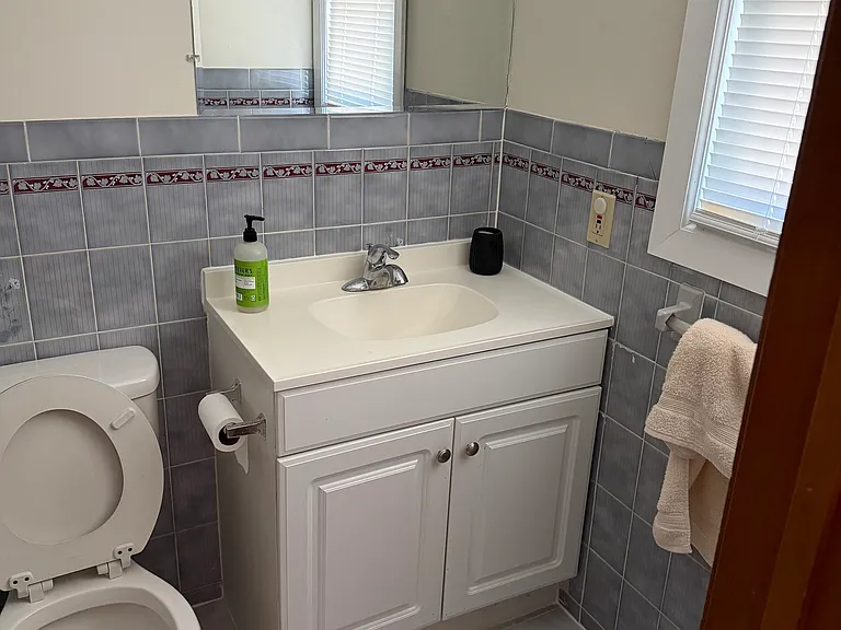 499 W Grand Ave #1 — Photo 4