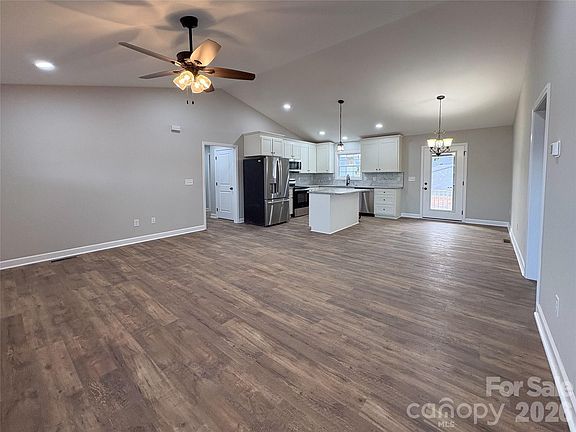 4th image of 131 Portman Ln