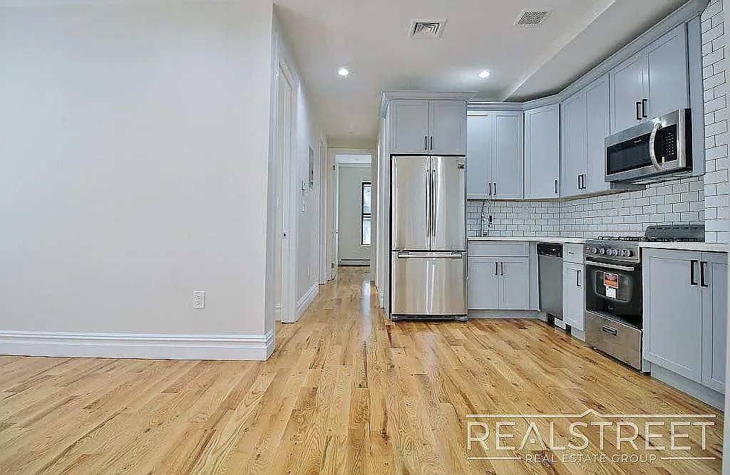 Building Photo - 1576 Lincoln Pl #1B