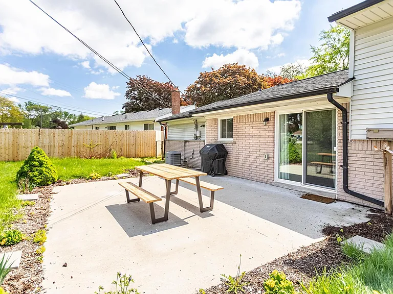 8743 Leslie Dr — Photo 31