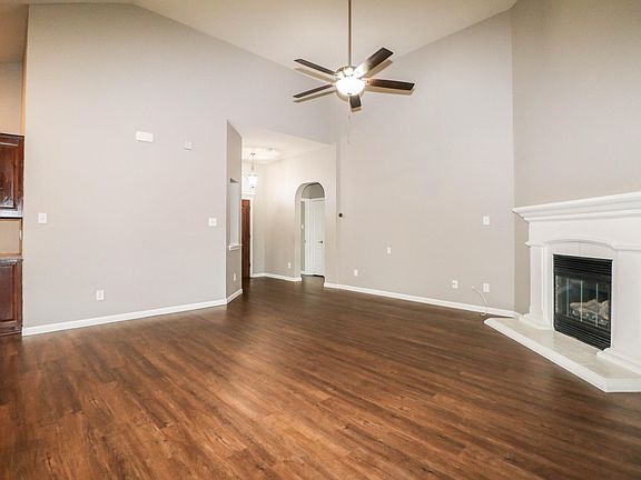 3rd image of 4045 Petersburg Dr