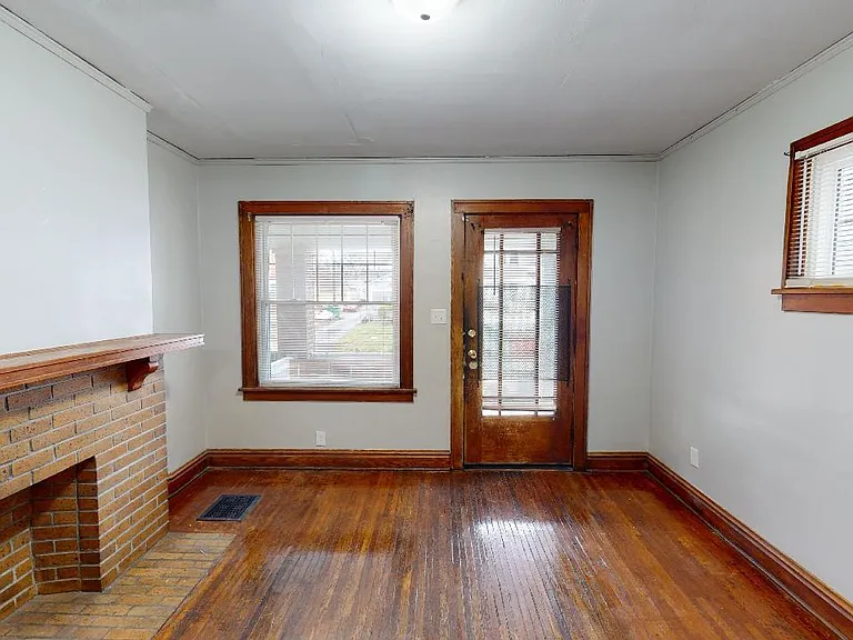 479 E Maynard Ave — Photo 3
