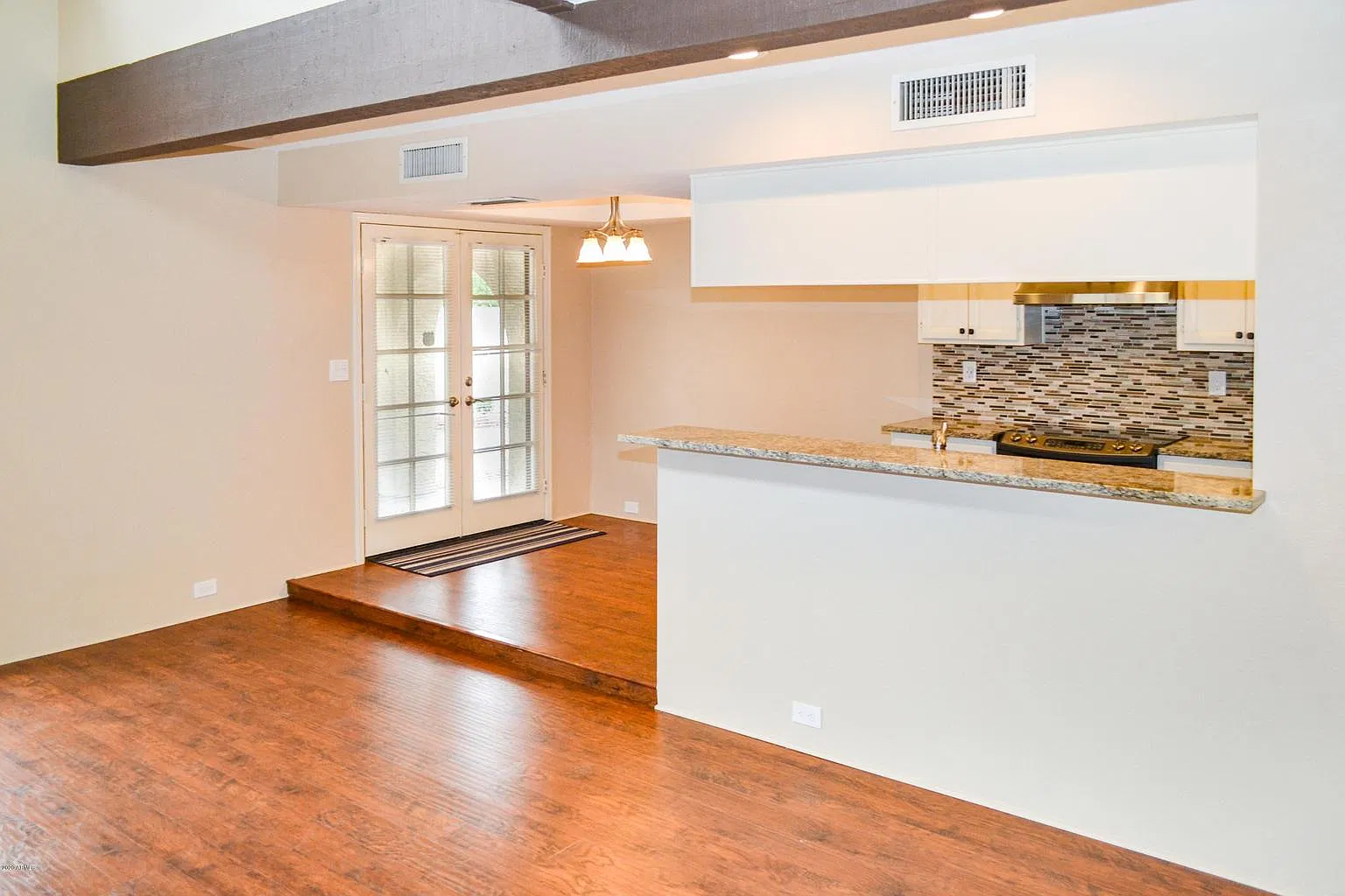 2 bed, 1.5 bath, 1050 sqft, $2,095 — Photo 2