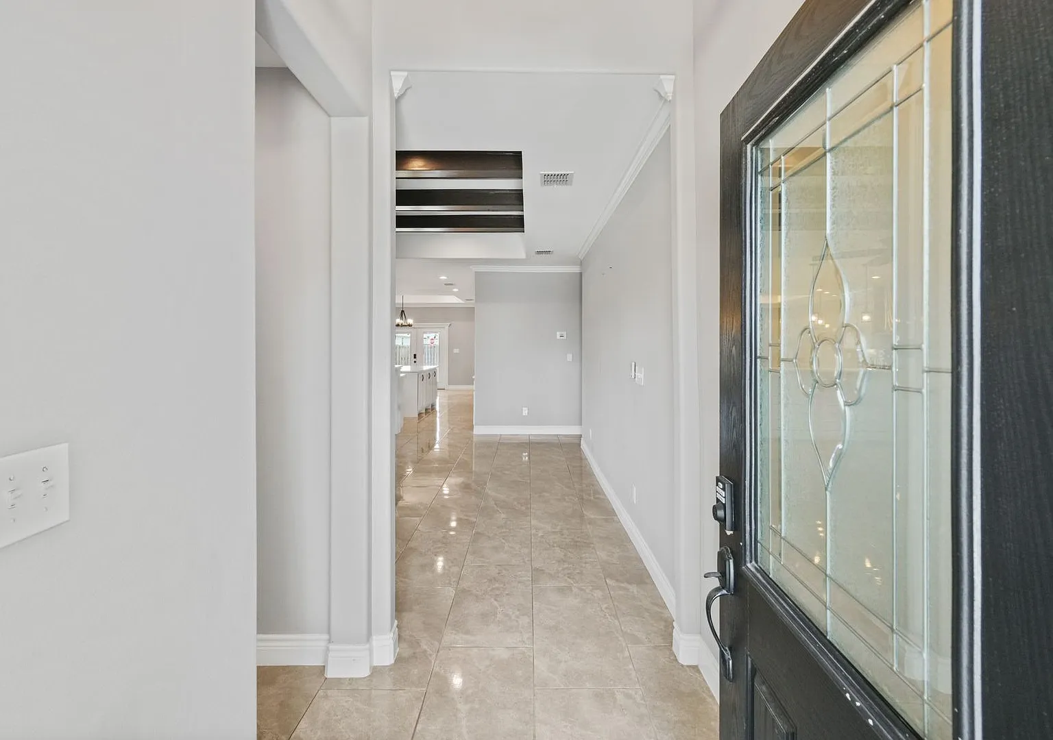 Spacious New Built 4 Bd 2.5 Bth — Photo 3