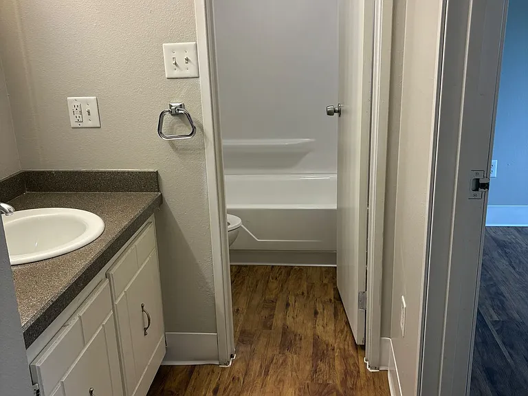 Crestview Apartments — Photo 56