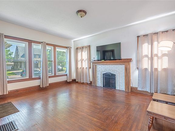 5th image of 2210 Arlington Ave