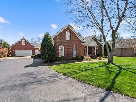 3rd image of 965 Threewood Cir