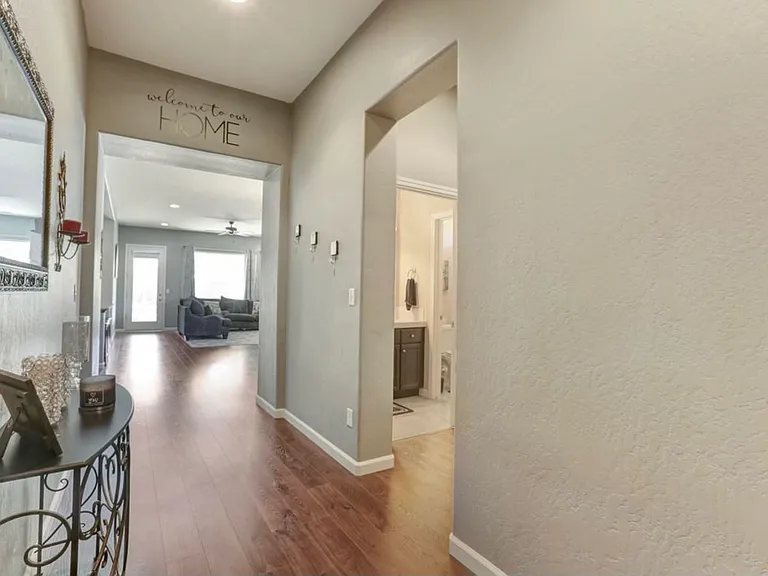 2525 W Connelly Ave — Photo 3