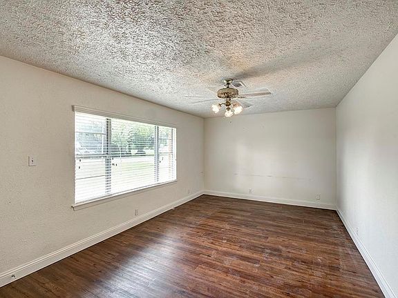3rd image of 1805 Wycliffe Dr