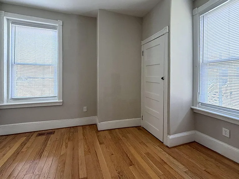 463 Earlham Ter — Photo 32