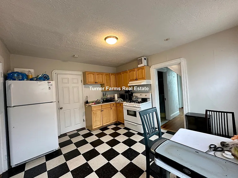 32 Gordon St #3 — Photo 4