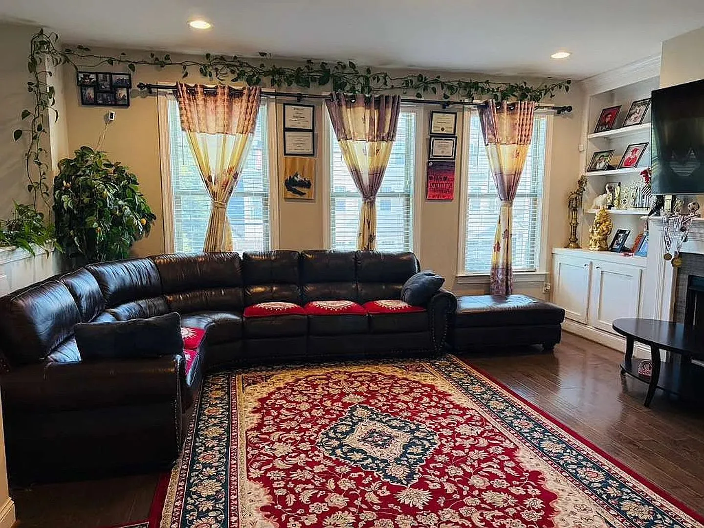 Room in 4 Bedroom Home in Apex — Photo 4